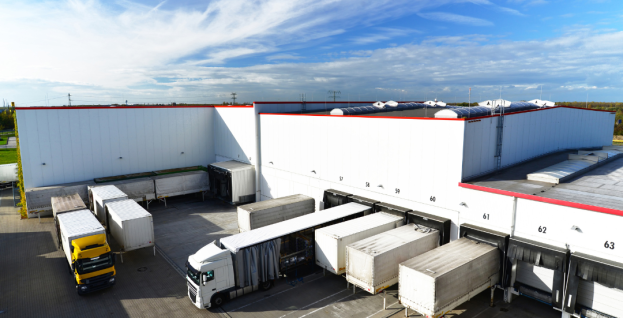 warehouse with trucks loading | miami 3pl partner